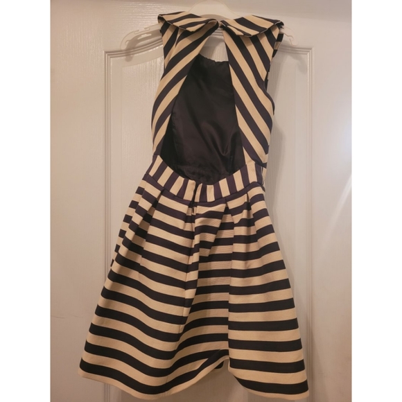 US 4 - ASOS PETITE DRESS - Picture 2 of 2